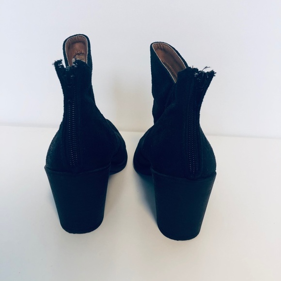 QUPID Black Heeled Bootie Shoes ((unknown size)) - Picture 7 of 9